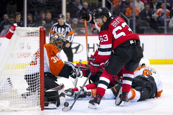 Flyers extend point streak to nine games with 3 2 OT win over